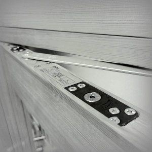 Paslėpiami durų pritraukėjai