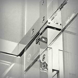 Stumdomos sistemos stiklinėms durims