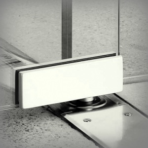 Vyriai stiklinėms durims