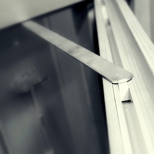 Įmontuojami durų atidarymo kontrolės mechanizmai