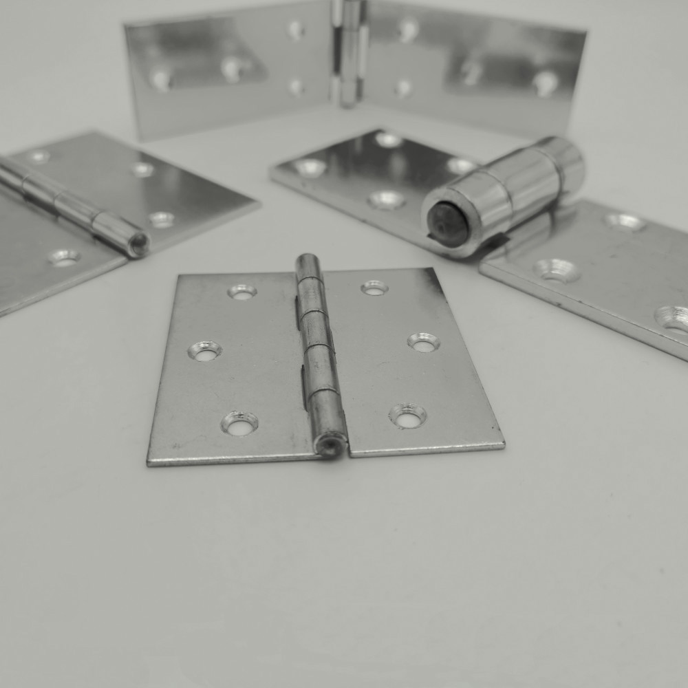 Rankenos ir vyriai baldams