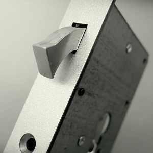 Stumdomų durų spynos