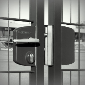 Tvoros tvirtinimo detalės