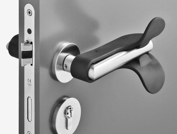 Hands-free elbow door opener