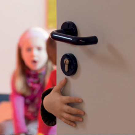 Užtikrinkite mažųjų pirštukų saugumą